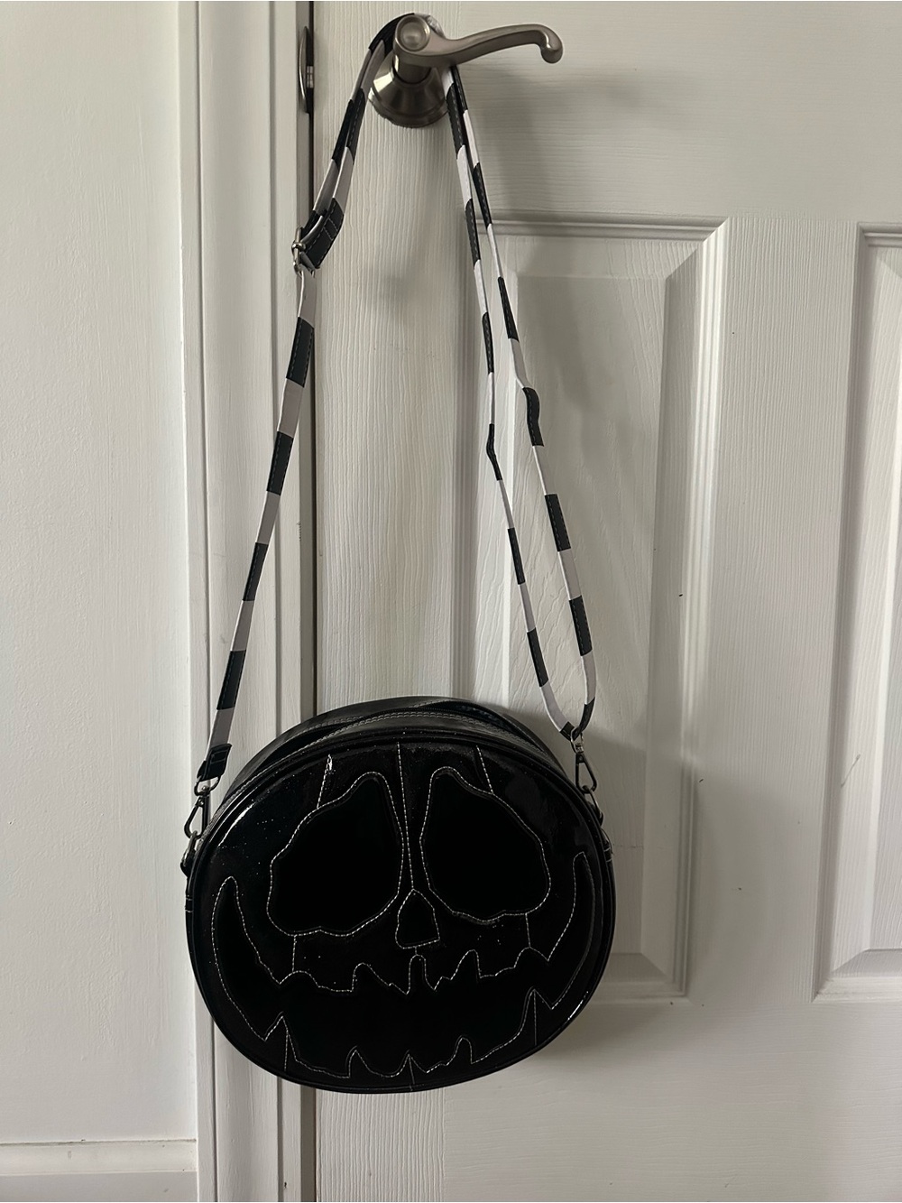 Poor unfortunate souls bag. Pumpkin Kult, love pain & stitches bag